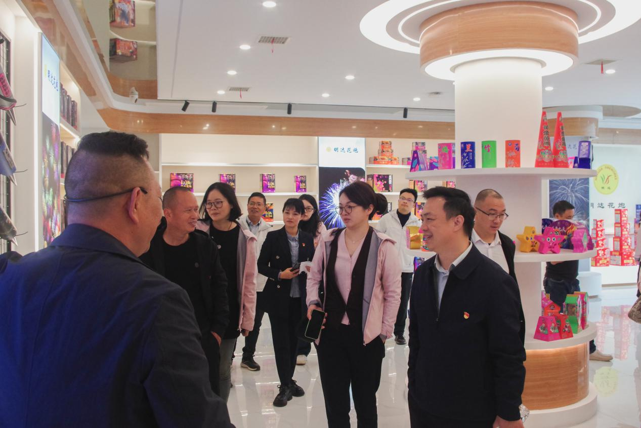 参观明达花炮厂2