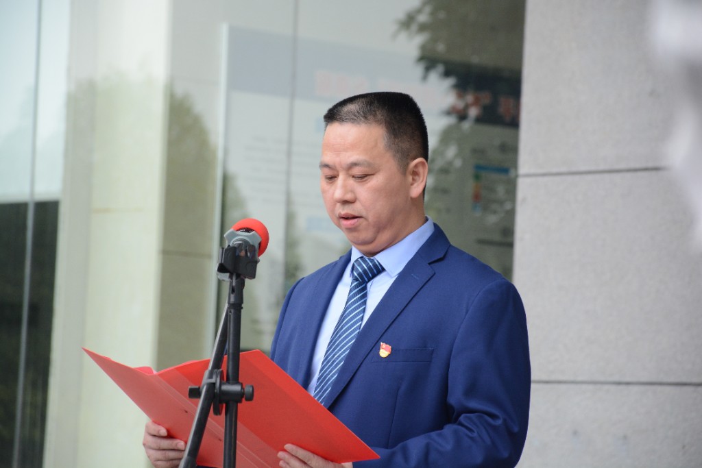 醴陵市政府 - 市自然资源局:隆重举行国庆升旗仪式